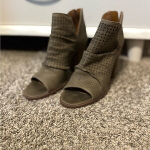 Women’s Report Olive Heeled Open Toe Booties